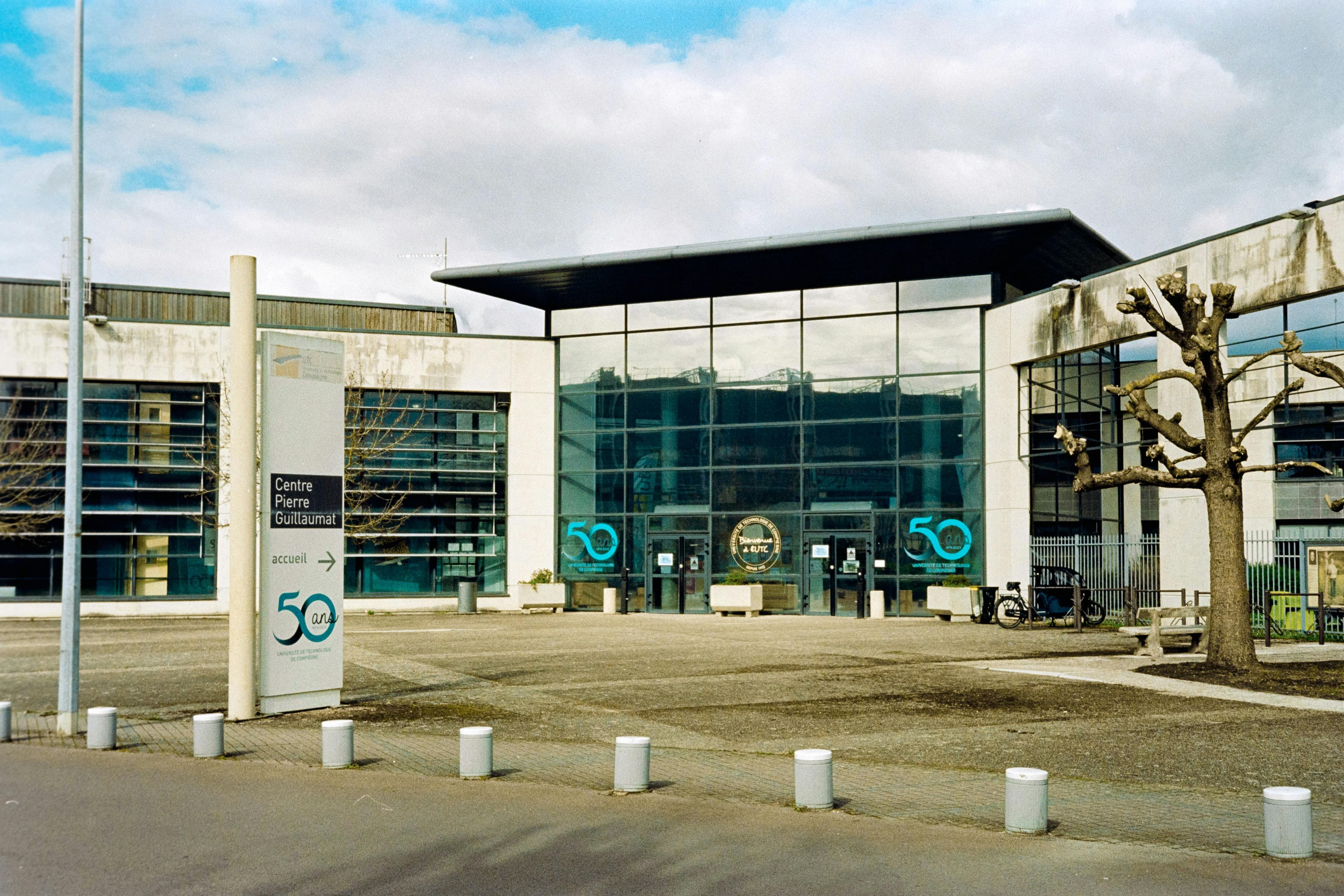 Exterior view of Centre Pierre Guillaumat in Compiègne, showcasing modern architectural design.
