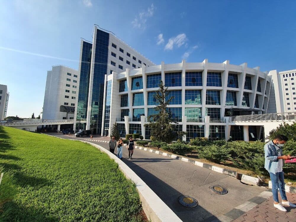 جامعة الشرق الأدنى campus