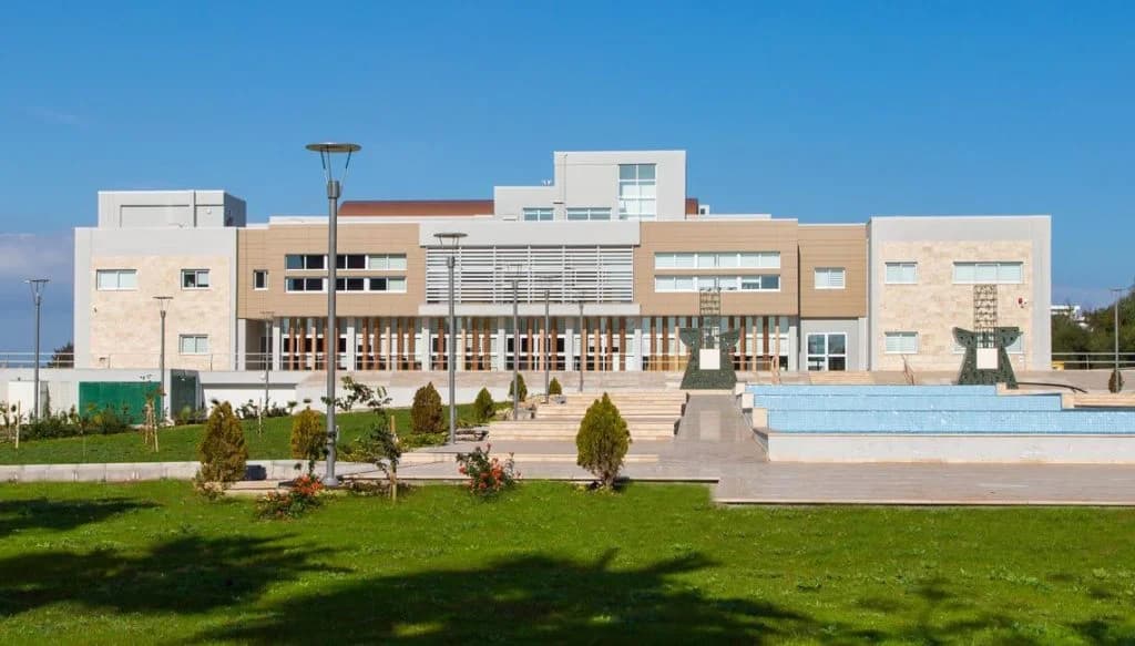 جامعة شرق البحر الأبيض المتوسط campus